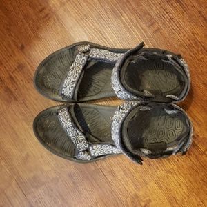 Women's Size 9 Tevas